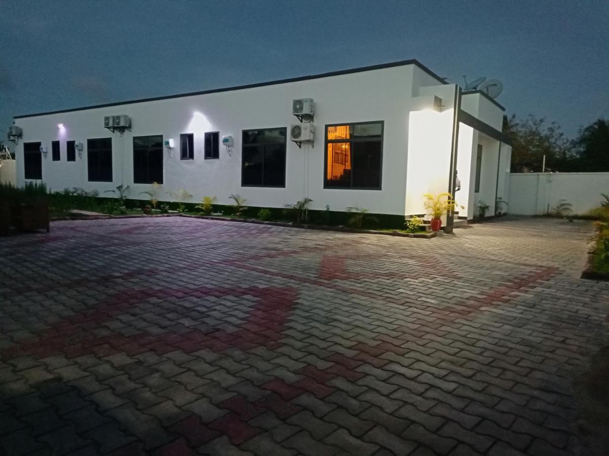 Chibuba Airport Accommodation دار السلام المظهر الخارجي الصورة