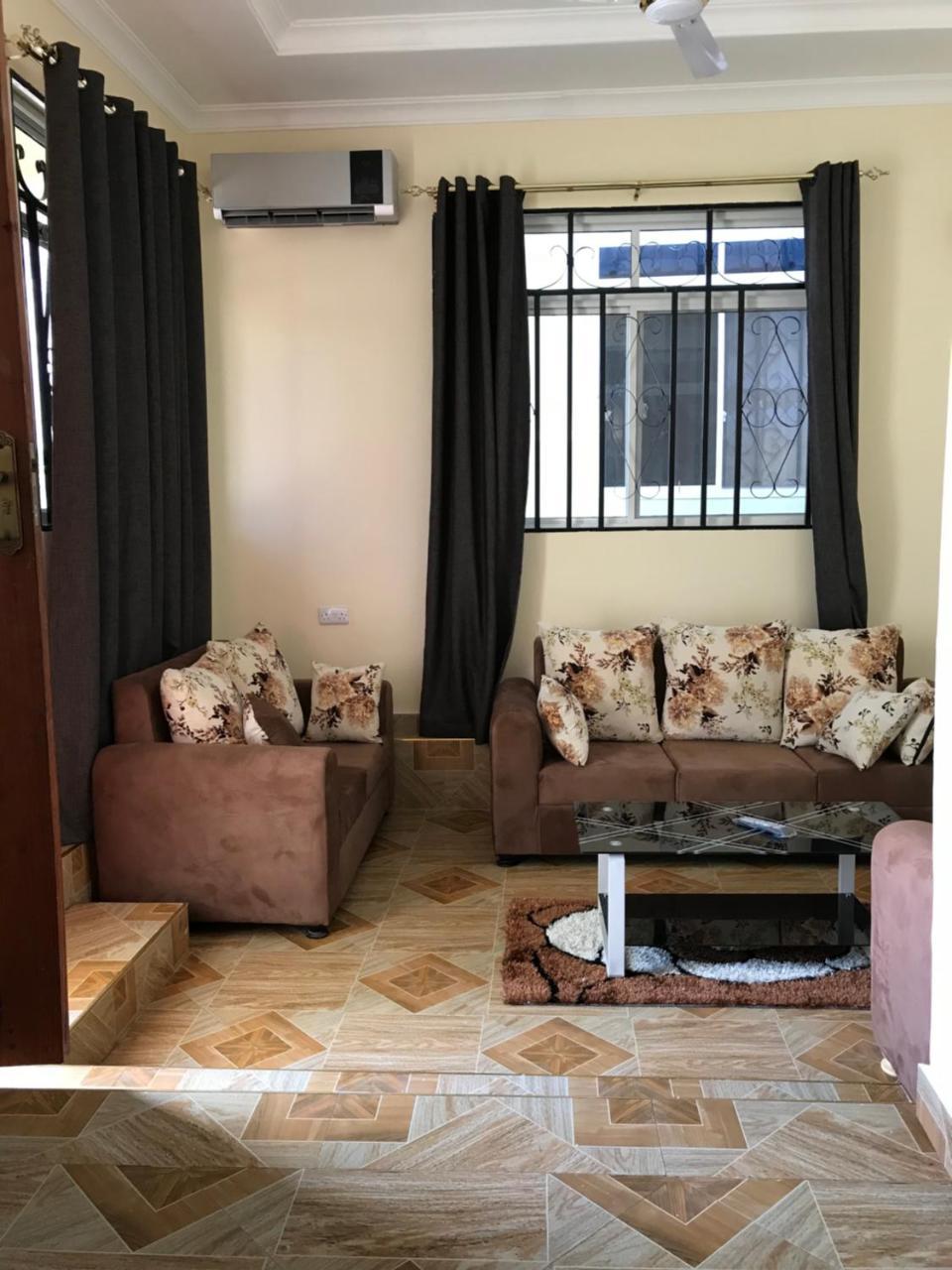 Chibuba Airport Accommodation دار السلام المظهر الخارجي الصورة