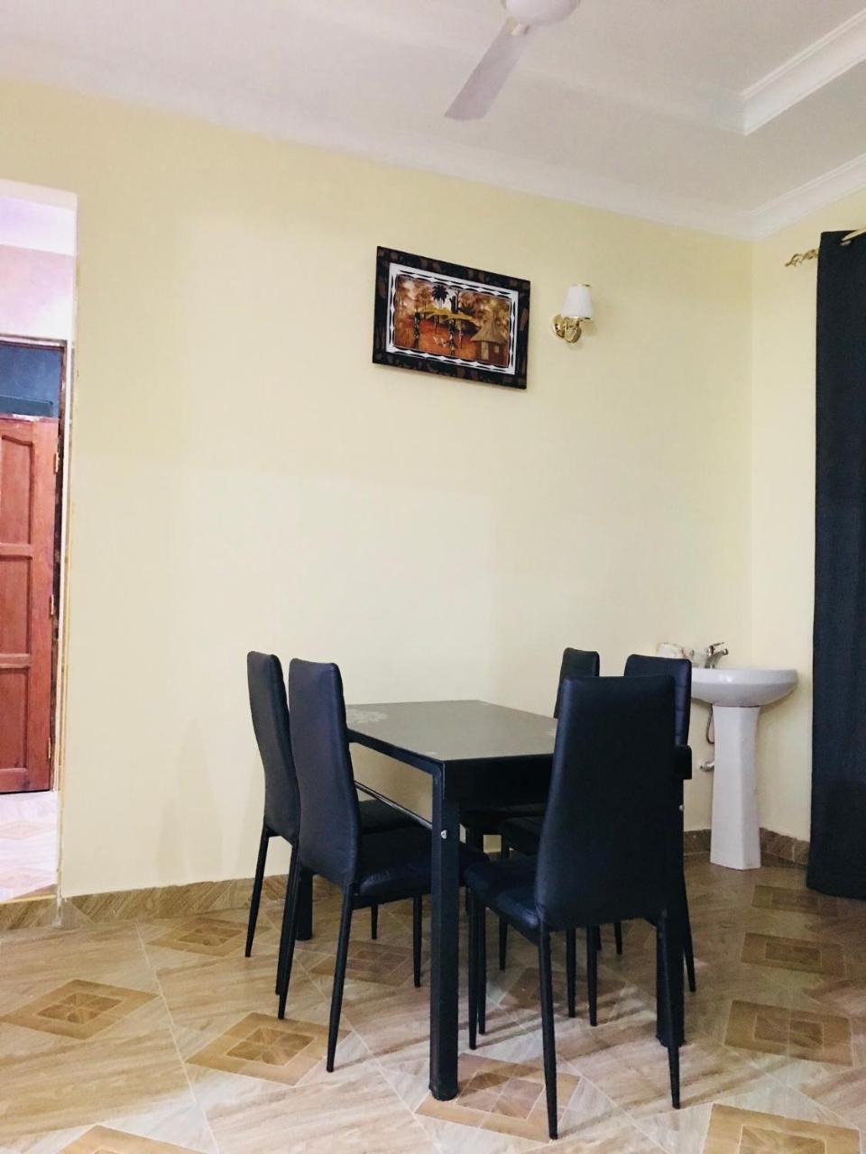 Chibuba Airport Accommodation دار السلام المظهر الخارجي الصورة